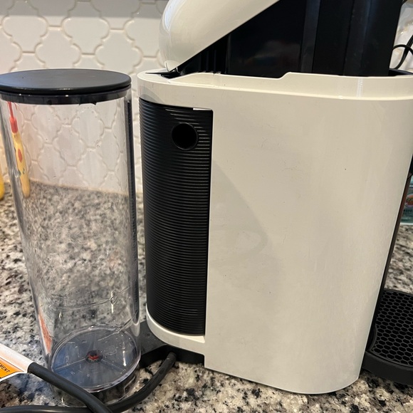 Nespresso Breville VertuoPlus Coffee Maker Excellent Condition - Picture 7 of 8